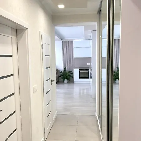 Eleganz - Near The Center With Free Parking Apartmán